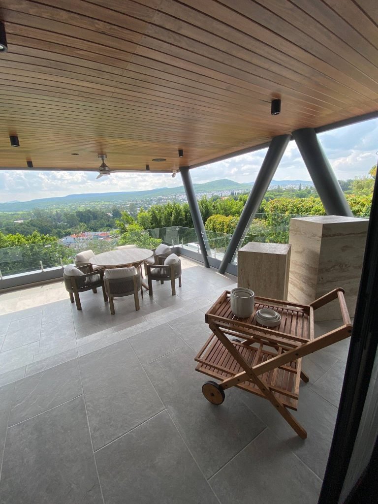 Proyecto de terraza desayunadora en Juriquilla. Diseño exclusivo que combina comodidad, estilo y conexión con la naturaleza.