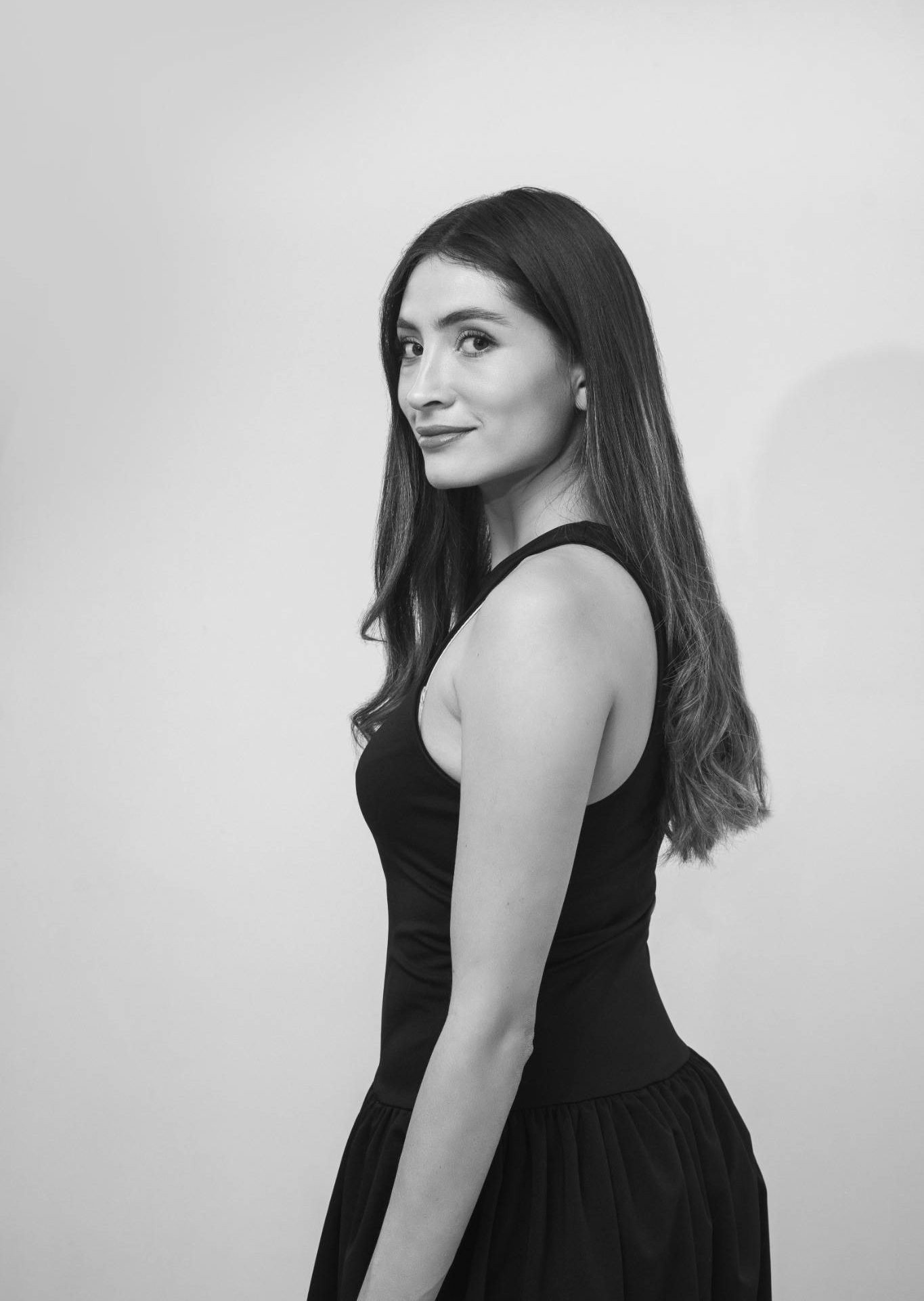 Conoce a Jocelyn, arquitecta de CAI, experta en diseño de interiores y arquitectura que transforma espacios en experiencias únicas.