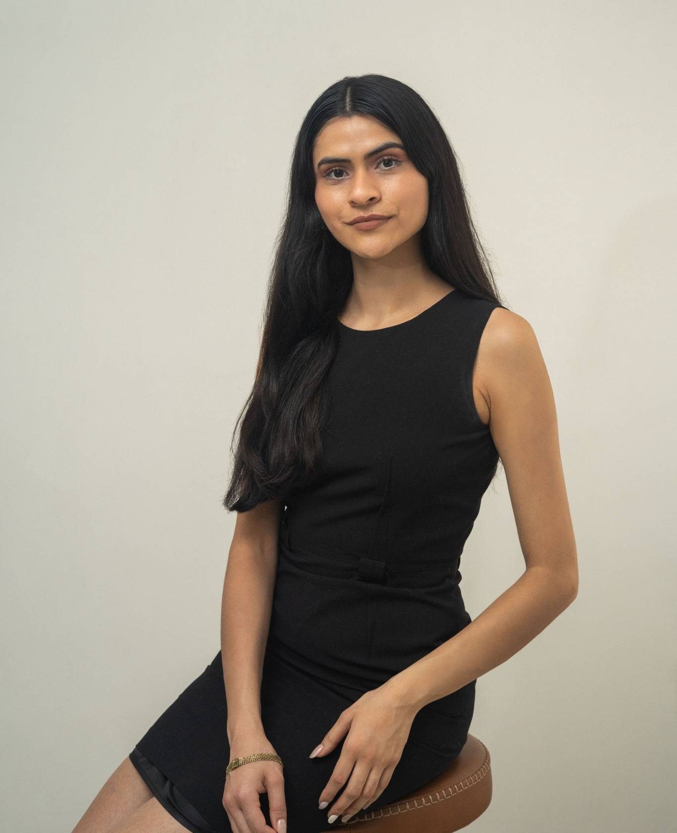 Conoce a Hannia, arquitecta especializada en diseño de interiores y arquitectura en Curaduría de Arquitectura e Interiorismo, comprometida en crear espacios únicos y funcionales.